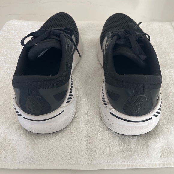 Women’s Brooks Adrenaline GTS 23 - Picture 3 of 8